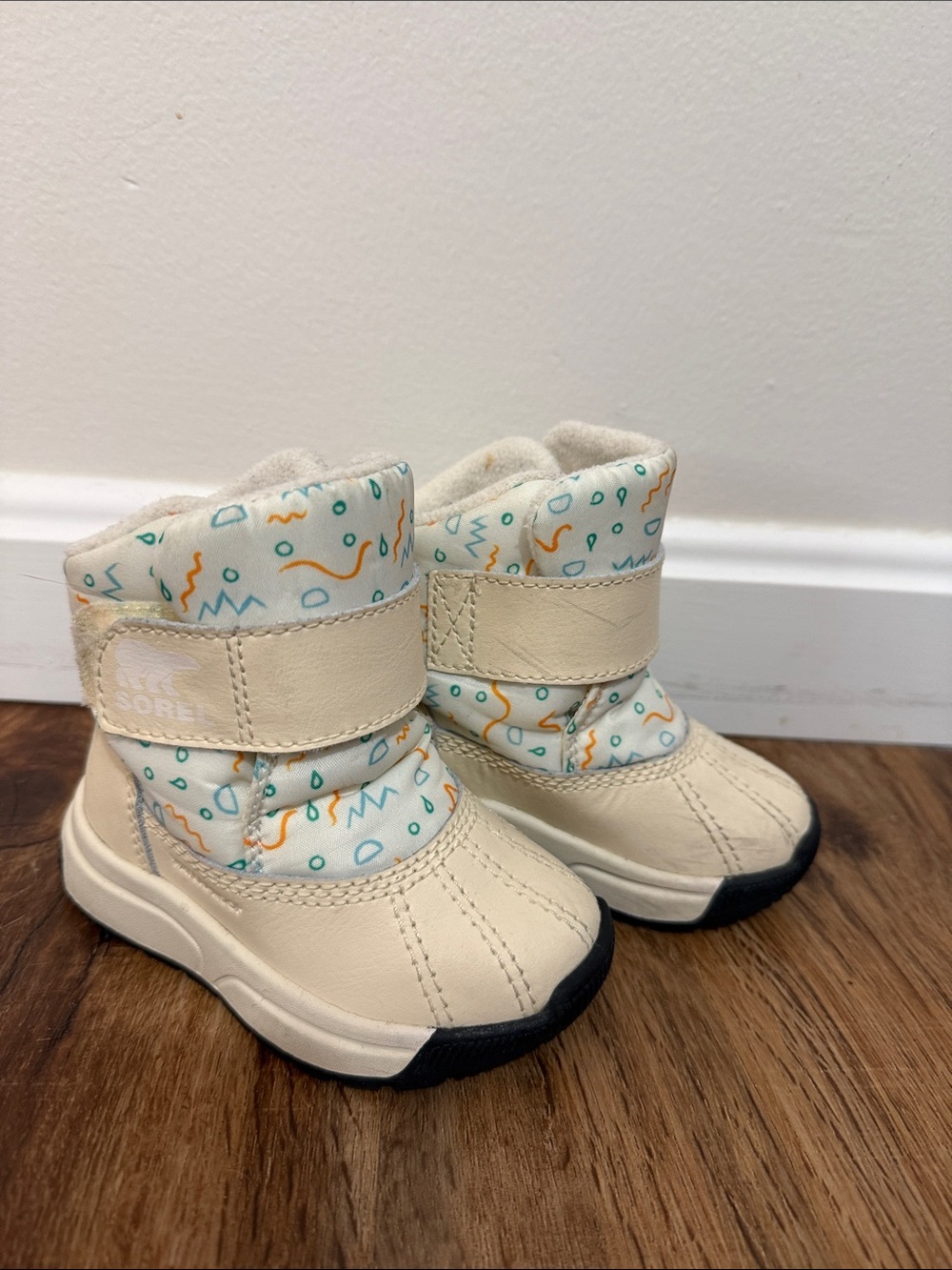 Sorel Baby Toddler Winter Snow Boots in Ivory with confetti print - size 5T